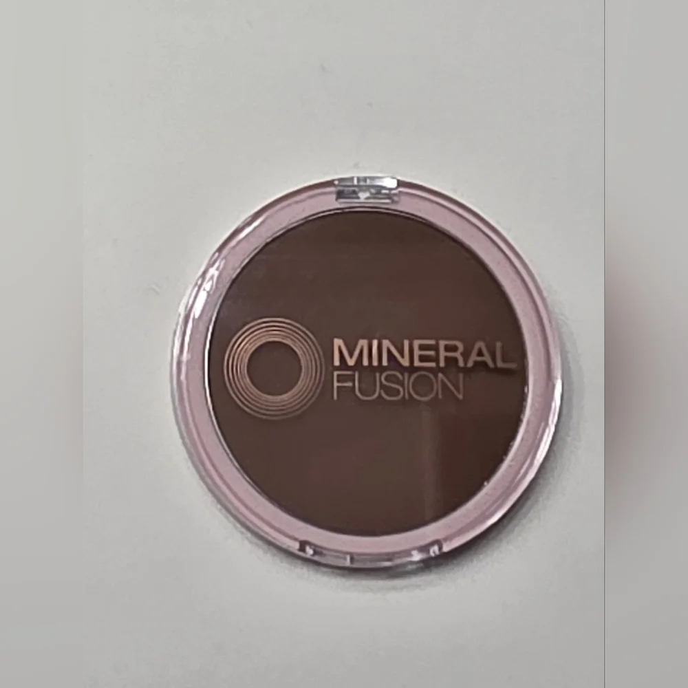Mineral Fusion Pressed Powder Foundation in Deep 7-Espresso. NEW!